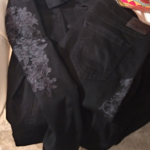 Authentic "True Religion" Jeans Set - Picture 4 of 5